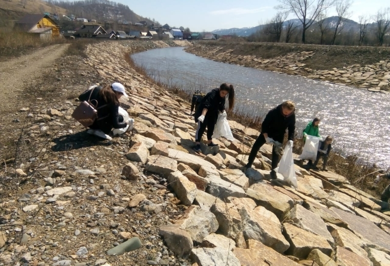 Студенты ЕГФ – участники всероссийской акции «Вода России»